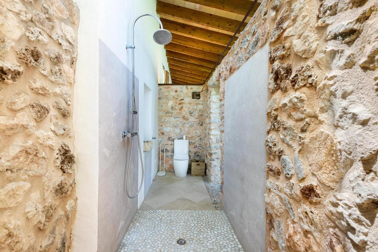 Estela Villa *